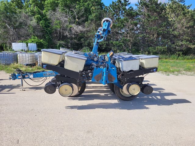 Image of Kinze 2200 equipment image 1