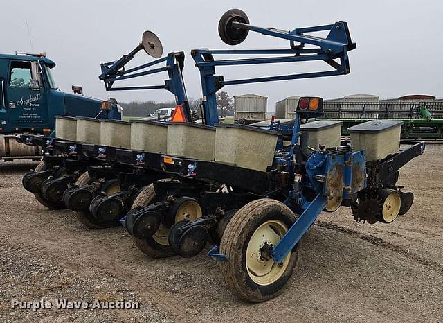 Image of Kinze 2200 equipment image 3