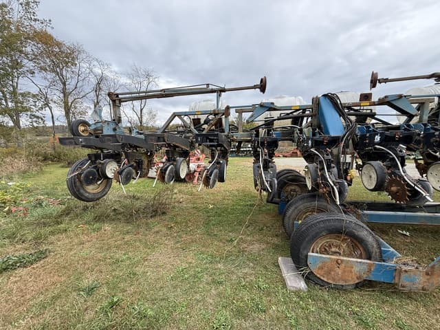 Image of Kinze 2300 equipment image 4