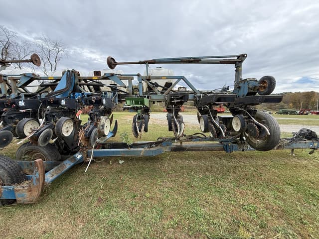 Image of Kinze 2300 equipment image 3