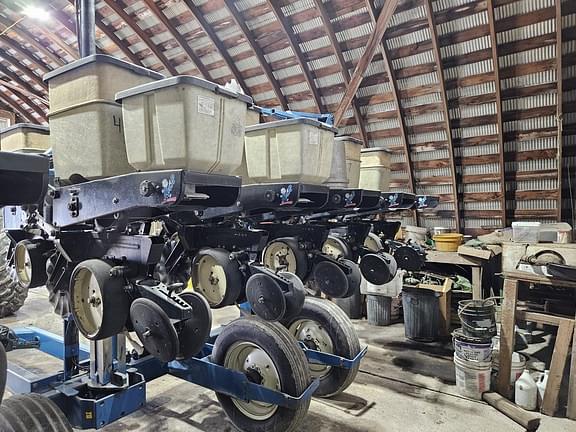 Image of Kinze 2500 equipment image 3