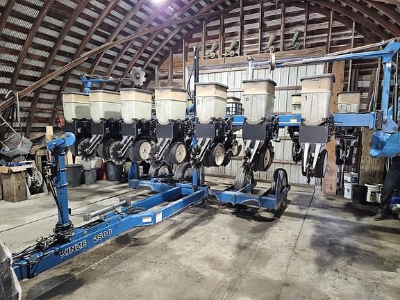 Image of Kinze 2500 equipment image 1