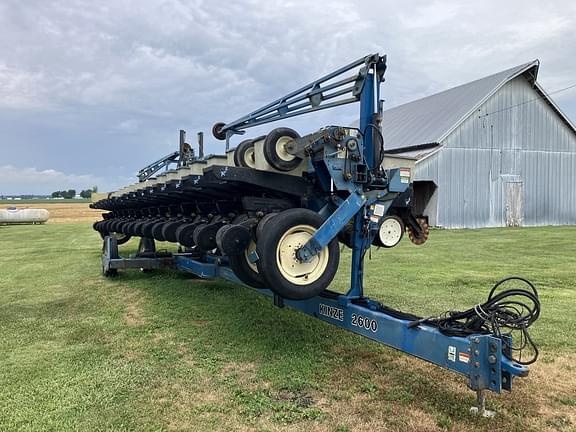 Image of Kinze 2600 equipment image 1