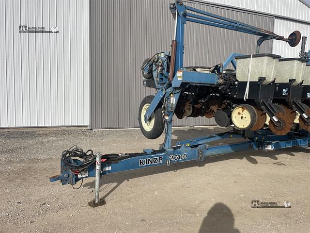 Image of Kinze 2600 equipment image 1