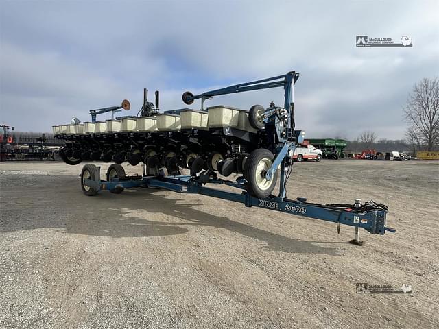 Image of Kinze 2600 equipment image 3