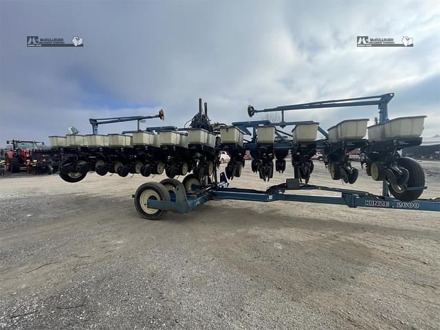 Image of Kinze 2600 equipment image 4