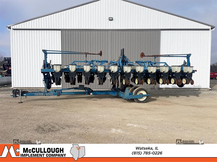1996 Kinze 2600 Equipment Image0