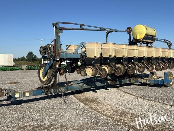 Image of Kinze 2600 equipment image 1