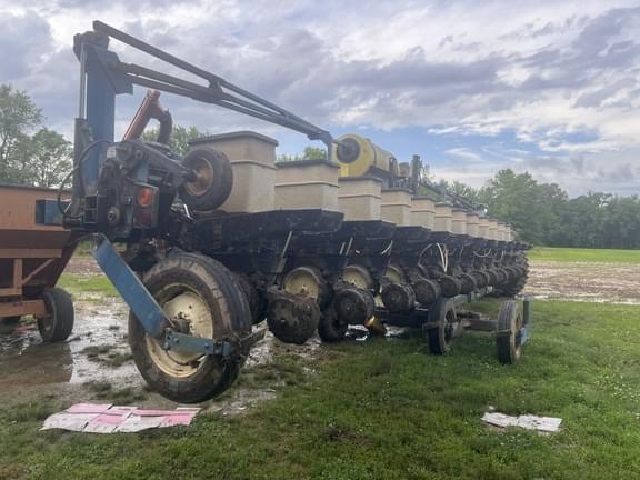 Image of Kinze 2600 Primary image