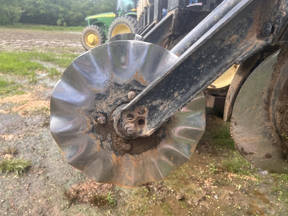 Image of Kinze 2600 equipment image 4