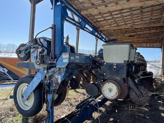 Image of Kinze 2600 equipment image 2