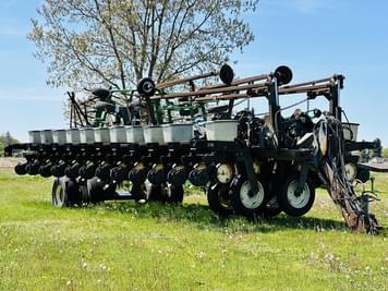 Main image Kinze 2700