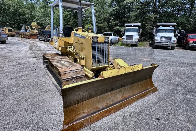 Image of Komatsu D31P equipment image 4