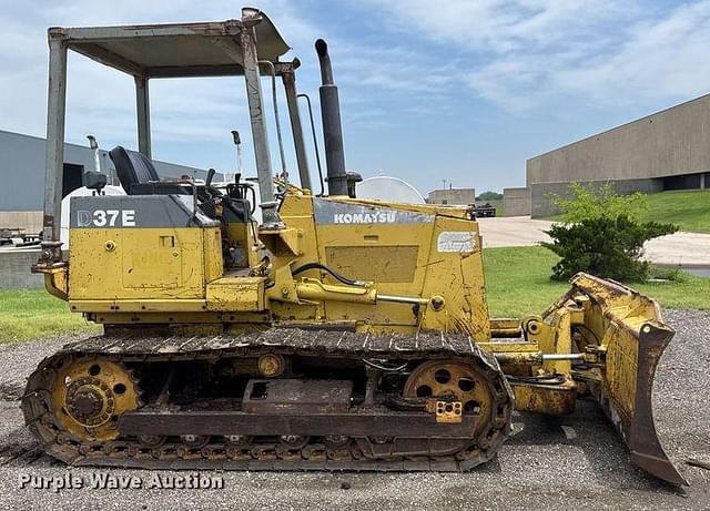 Image of Komatsu D37E equipment image 3