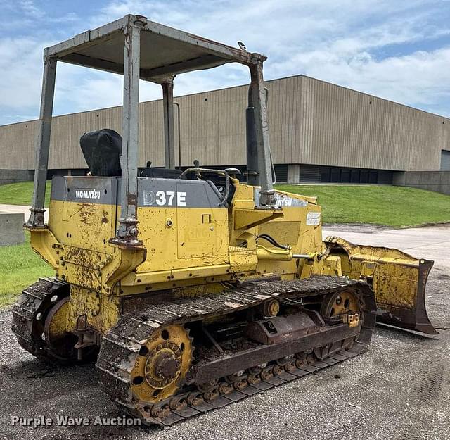 Image of Komatsu D37E equipment image 4