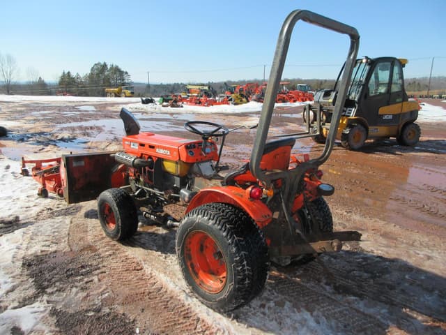 Image of Kubota B7100 equipment image 2