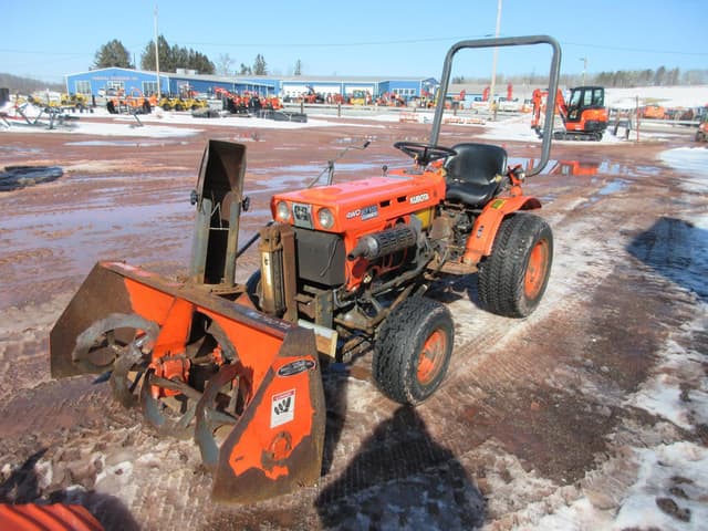 Image of Kubota B7100 equipment image 3