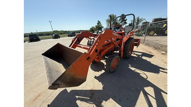 Image of Kubota L2350 equipment image 4