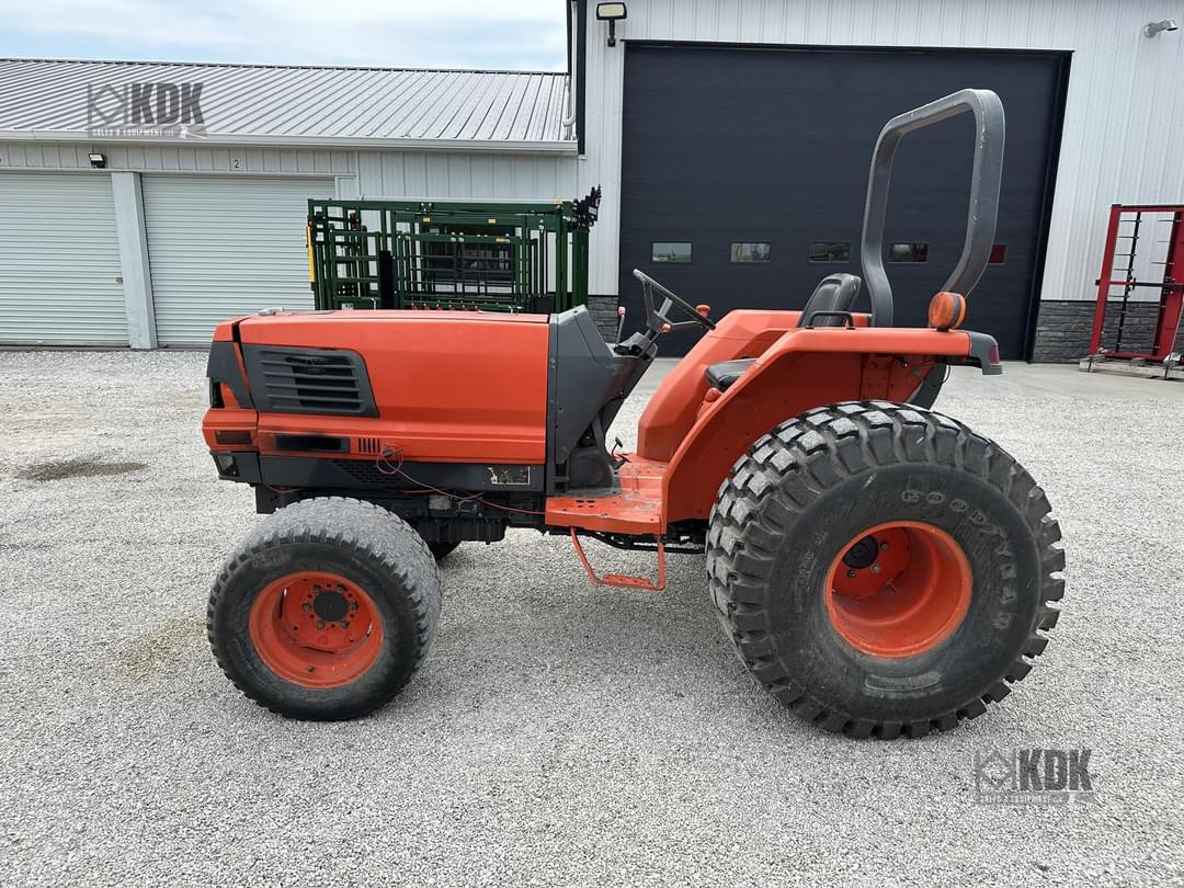 Image of Kubota L4200 Primary image