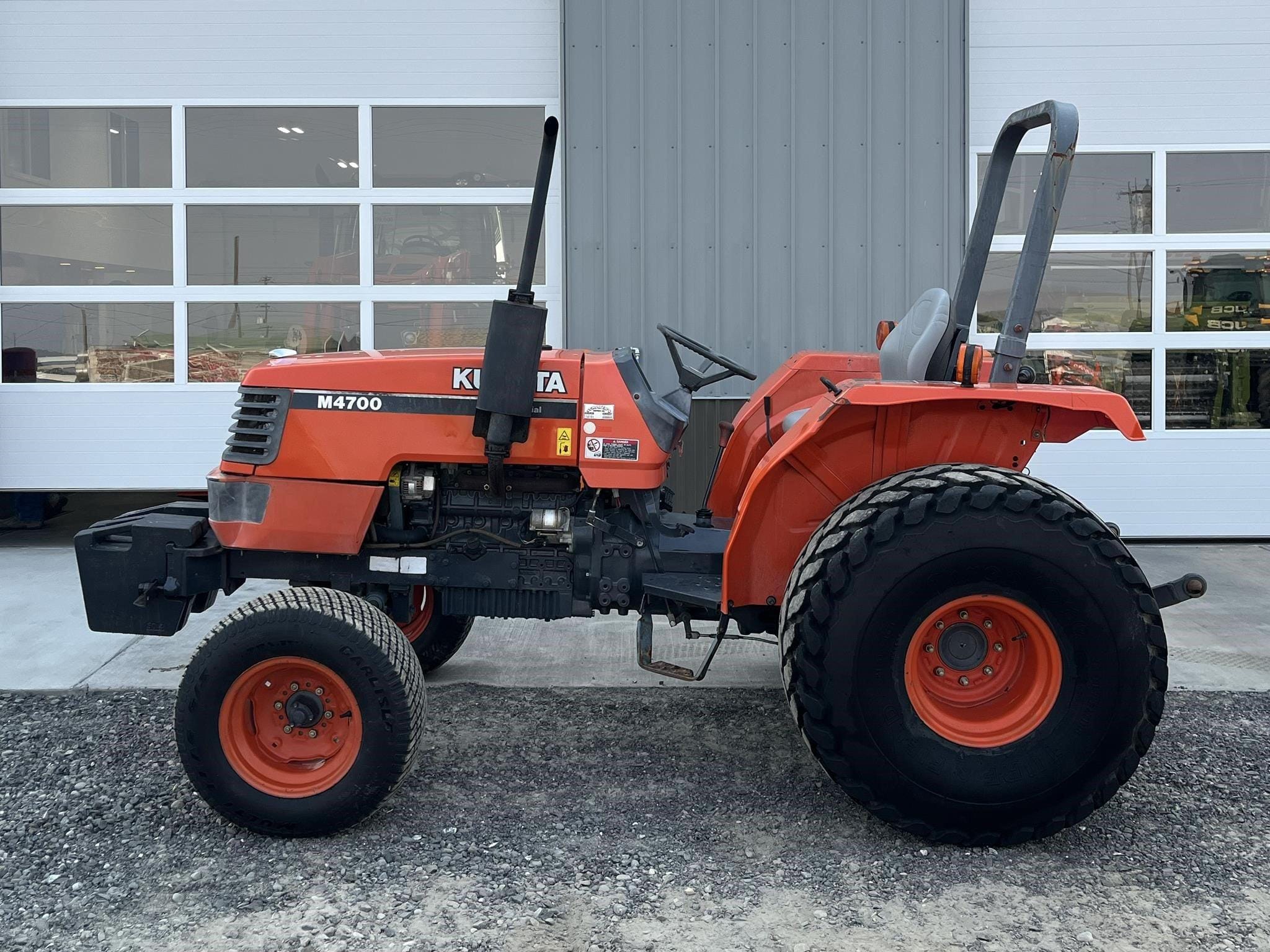 1996 Kubota M4700 Equipment Image0