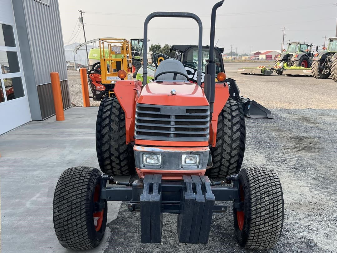 Image of Kubota M4700 Image 1