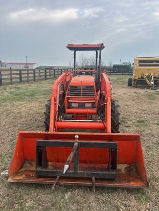 Image of Kubota M5400 equipment image 1