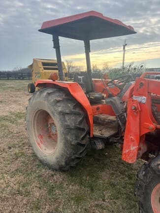 Image of Kubota M5400 equipment image 3