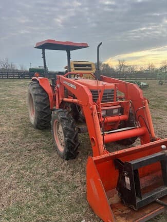 Image of Kubota M5400 equipment image 2