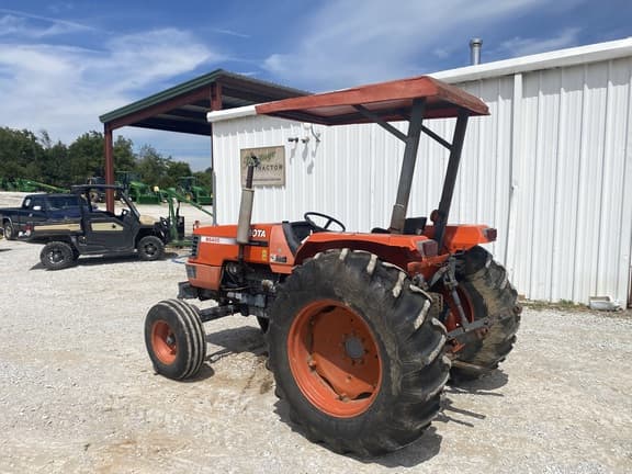 Image of Kubota M5400 equipment image 2
