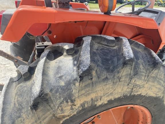 Image of Kubota M5400 equipment image 4