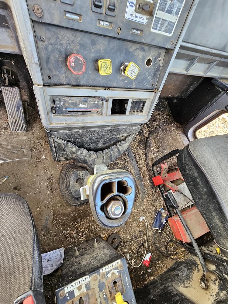 Main image Mack CL713 59