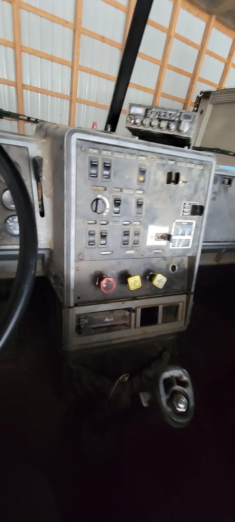 Main image Mack CL713 6