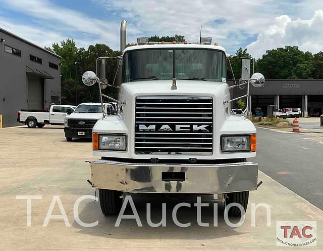 Image of Mack CH613 equipment image 1
