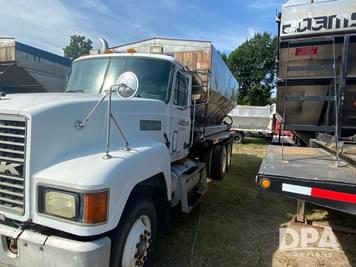 Main image Mack CH613