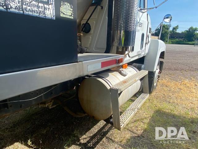 Image of Mack CH613 equipment image 4