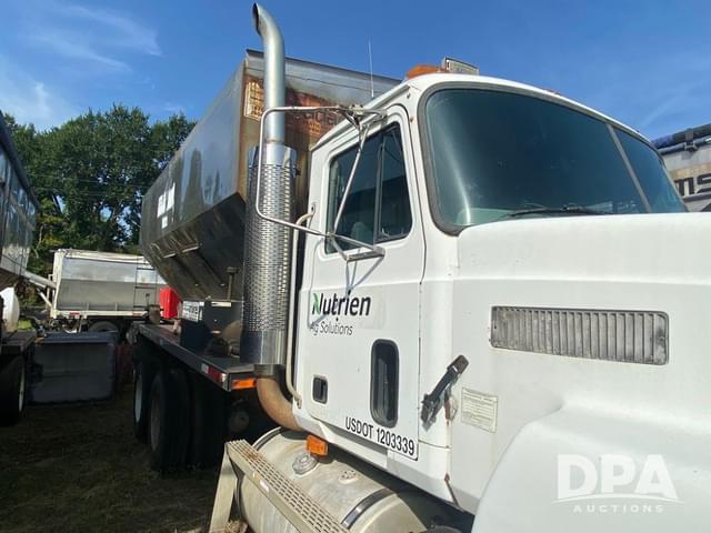 Image of Mack CH613 equipment image 3