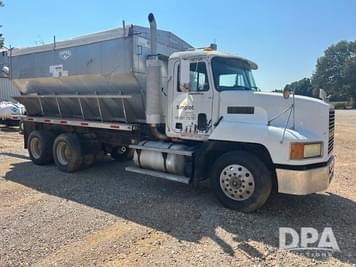 Main image Mack CH613