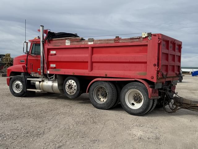 Image of Mack CH613 equipment image 3