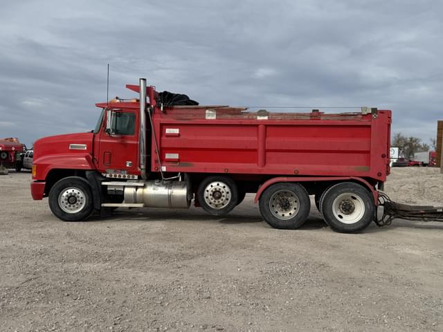 Image of Mack CH613 equipment image 2