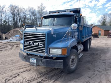 Main image Mack CH613