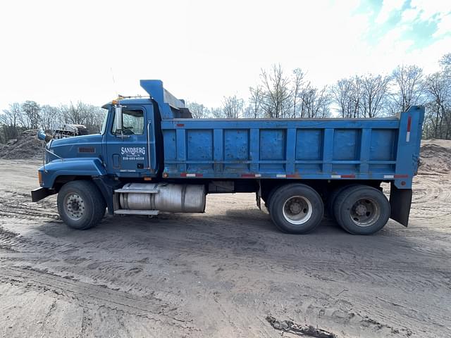 Image of Mack CH613 equipment image 1