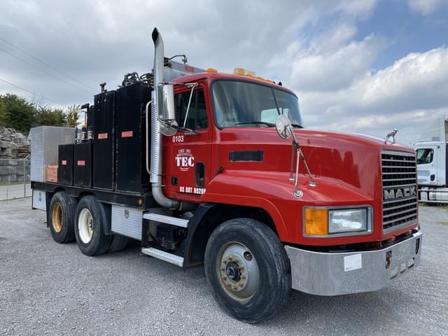 Image of Mack CH613 equipment image 3