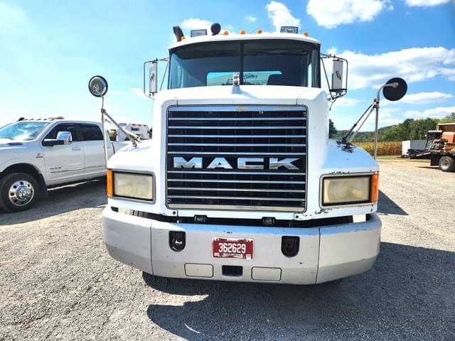 Image of Mack CH613 equipment image 1