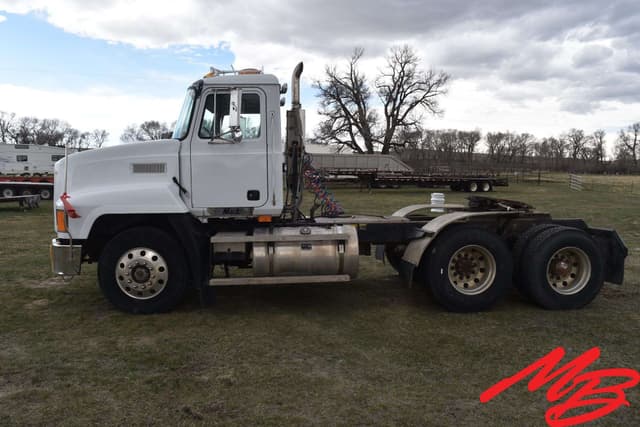 Image of Mack CH613 equipment image 1