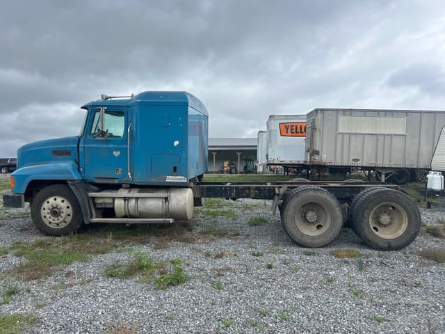 Image of Mack CH613 equipment image 1