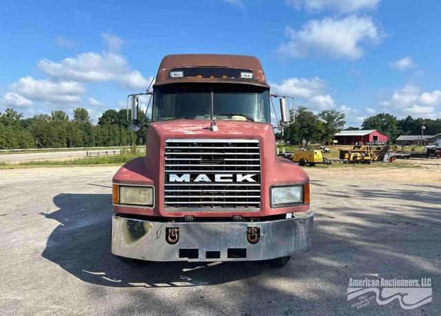 Image of Mack CH613 equipment image 2