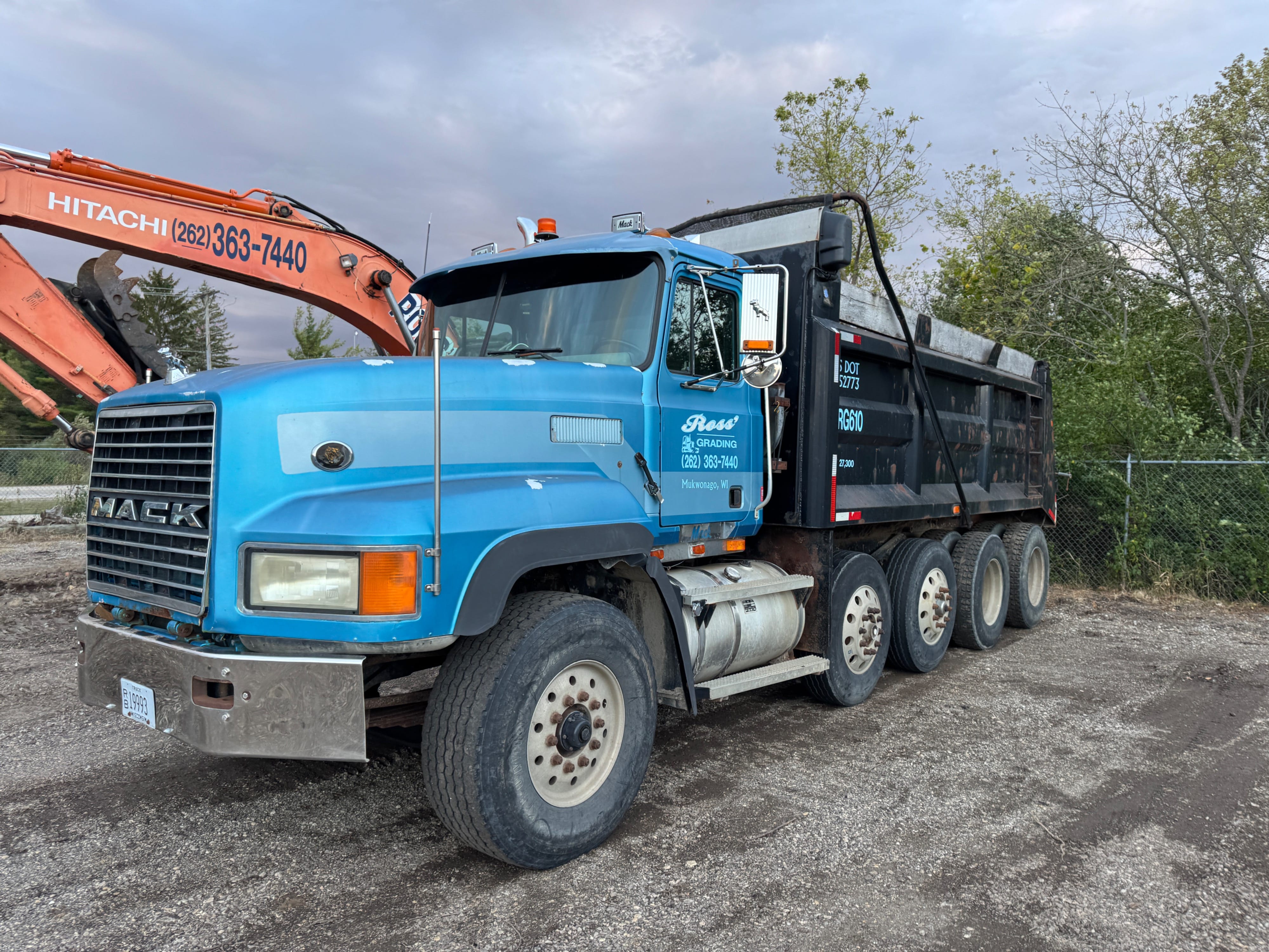 Main image Mack CL713