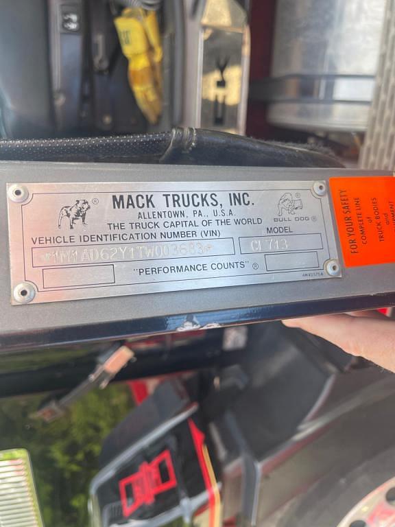 Image of Mack CL713 equipment image 3