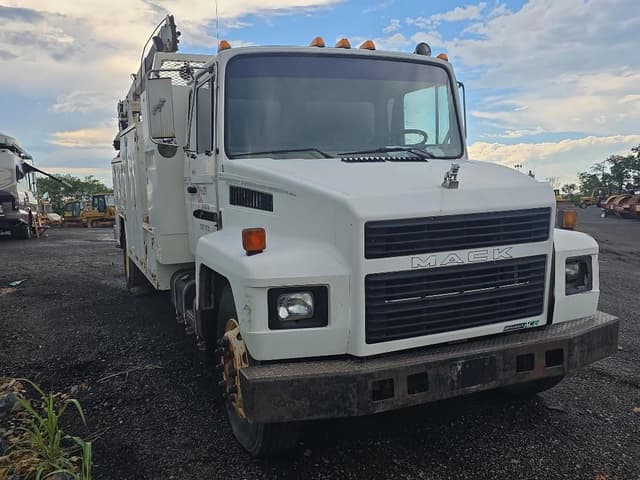 Image of Mack CS300P equipment image 4