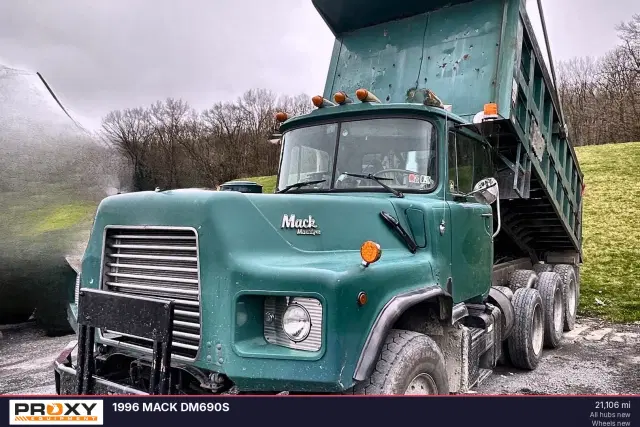 Image of Mack DM690S equipment image 1